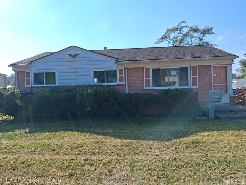 38227 Avondale Street, Westland, MI 48186