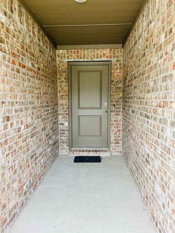 2117 Rustling Oaks Drive, Denton, TX 76209