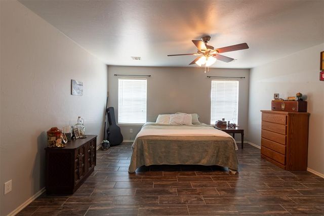 2755 S County Line Avenue, Blanchard, OK 73010