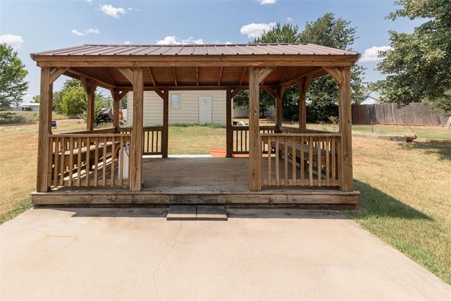 2755 S County Line Avenue, Blanchard, OK 73010