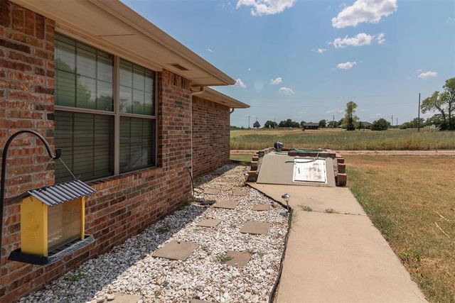 2755 S County Line Avenue, Blanchard, OK 73010