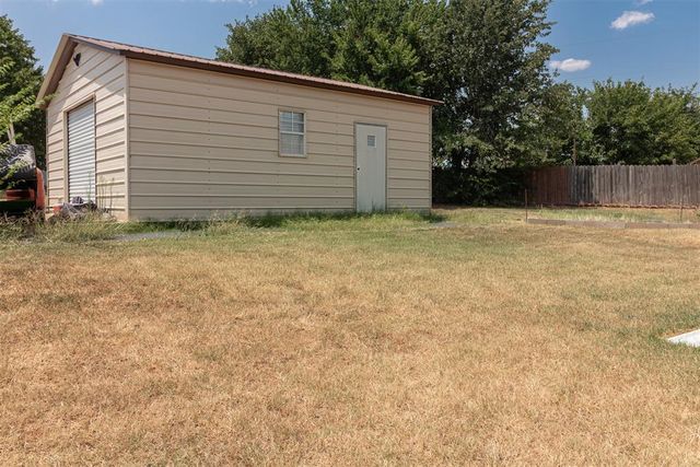 2755 S County Line Avenue, Blanchard, OK 73010