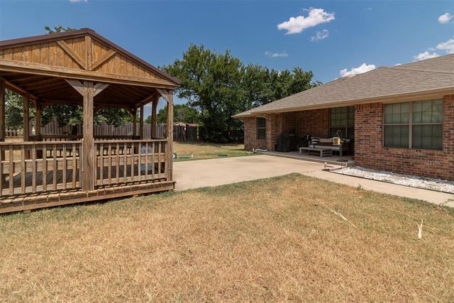 2755 S County Line Avenue, Blanchard, OK 73010