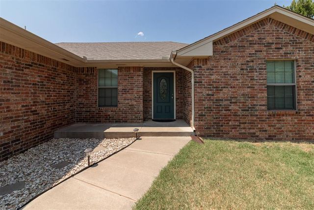 2755 S County Line Avenue, Blanchard, OK 73010