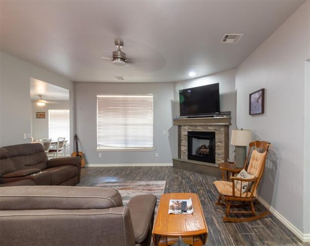 2755 S County Line Avenue, Blanchard, OK 73010