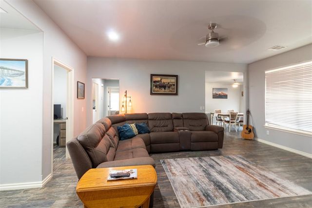 2755 S County Line Avenue, Blanchard, OK 73010