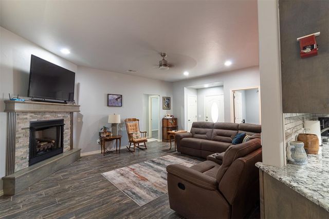2755 S County Line Avenue, Blanchard, OK 73010