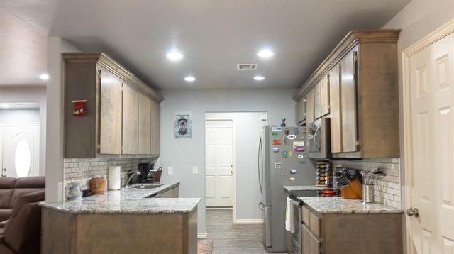 2755 S County Line Avenue, Blanchard, OK 73010