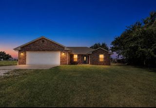 2755 S County Line Avenue, Blanchard, OK 73010