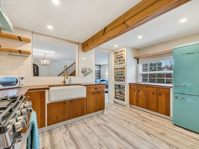 1761 S EDGEWOOD St, Seaside, OR 97138