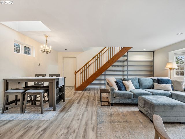 1761 S EDGEWOOD St, Seaside, OR 97138