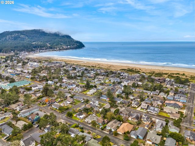 1761 S EDGEWOOD St, Seaside, OR 97138