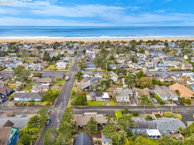 1761 S EDGEWOOD St, Seaside, OR 97138