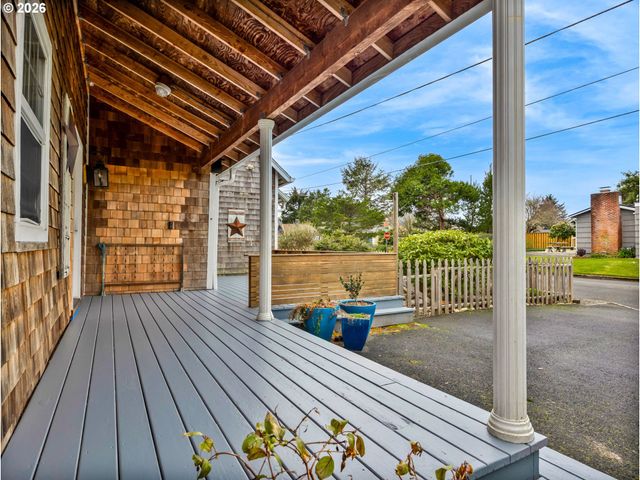 1761 S EDGEWOOD St, Seaside, OR 97138