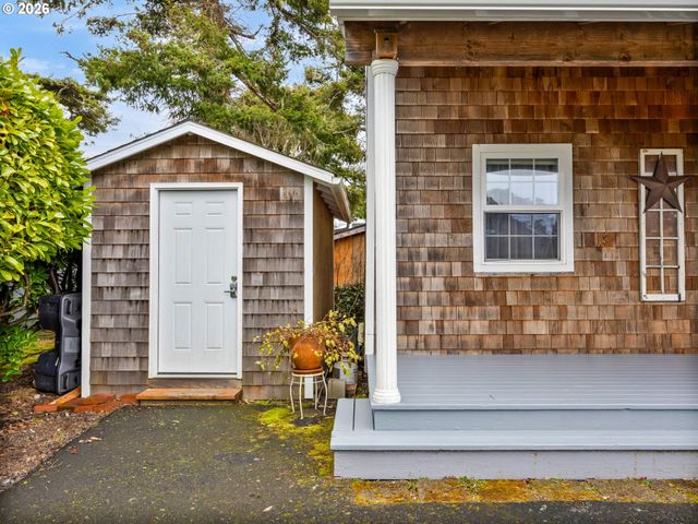 1761 S EDGEWOOD St, Seaside, OR 97138