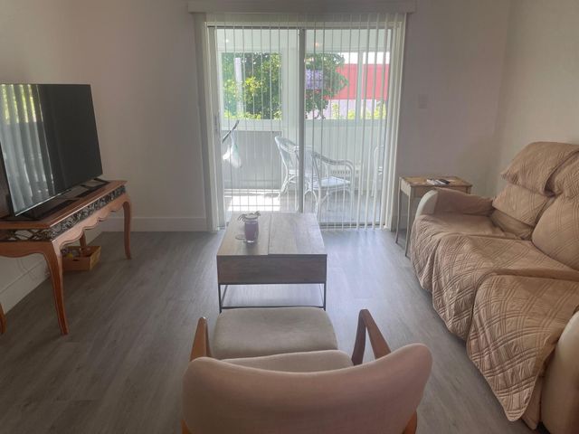 1117 Lake Terrace F-207, Boynton Beach, FL 33426