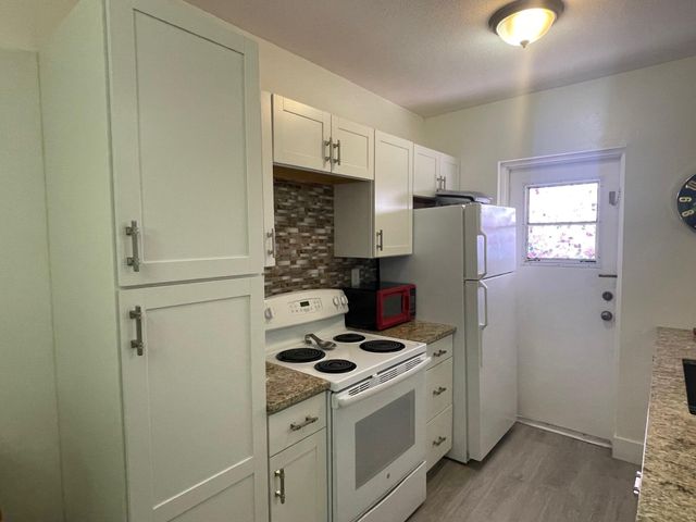 1117 Lake Terrace F-207, Boynton Beach, FL 33426