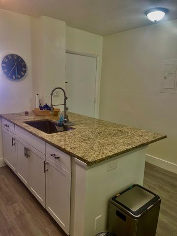 1117 Lake Terrace F-207, Boynton Beach, FL 33426