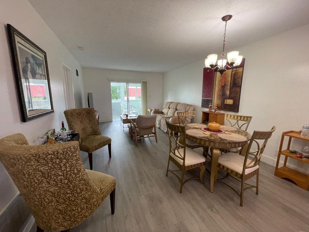 1117 Lake Terrace F-207, Boynton Beach, FL 33426