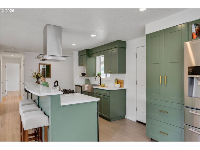 12450 Sw BELL Ct, Tigard, OR 97223