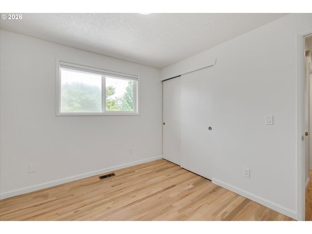 12450 Sw BELL Ct, Tigard, OR 97223