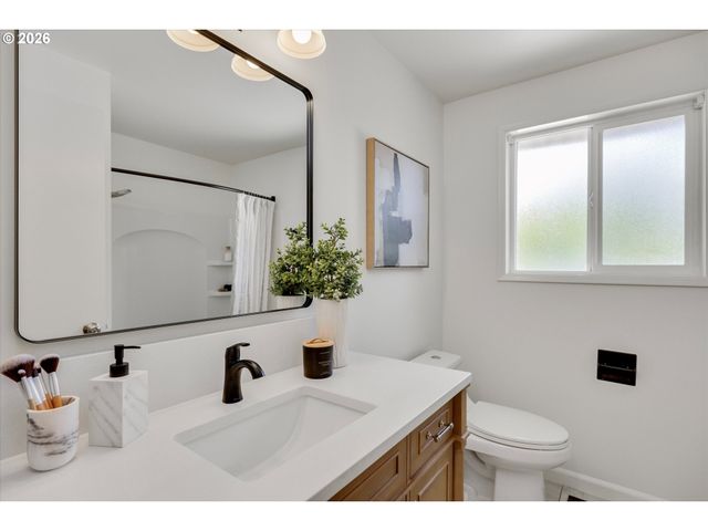12450 Sw BELL Ct, Tigard, OR 97223