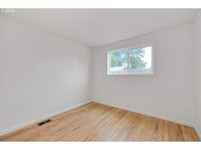 12450 Sw BELL Ct, Tigard, OR 97223