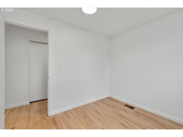 12450 Sw BELL Ct, Tigard, OR 97223