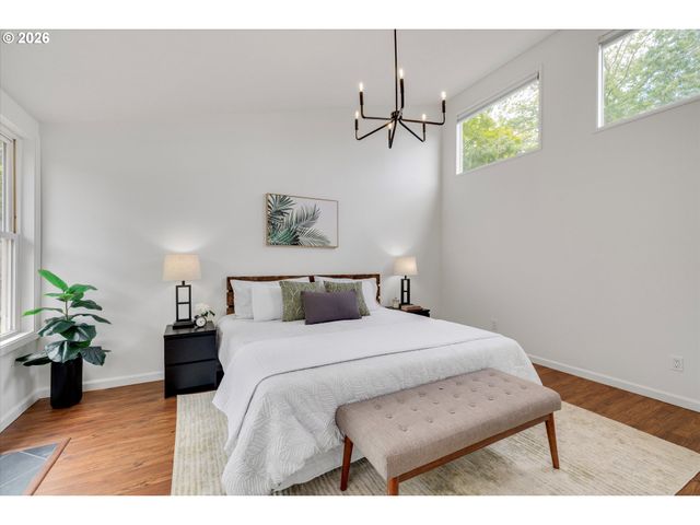 12450 Sw BELL Ct, Tigard, OR 97223
