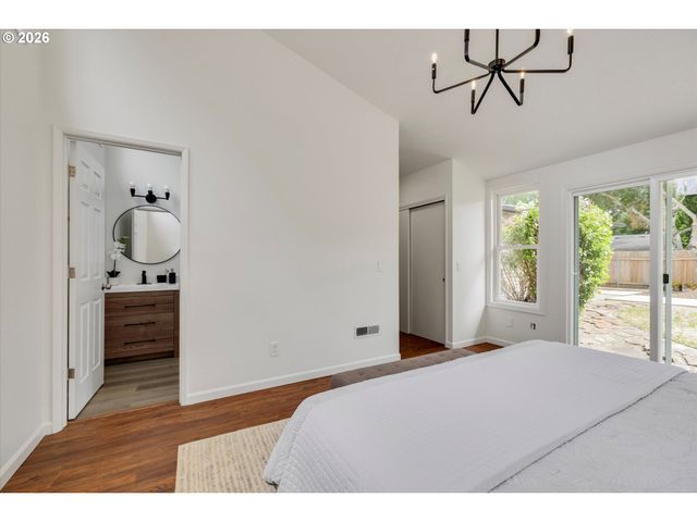 12450 Sw BELL Ct, Tigard, OR 97223