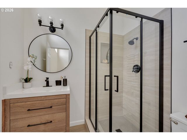 12450 Sw BELL Ct, Tigard, OR 97223