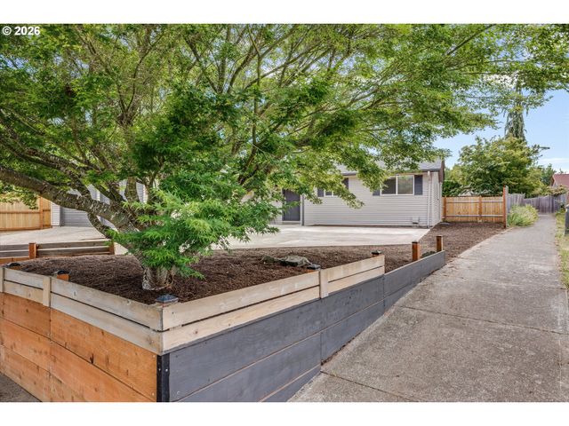 12450 Sw BELL Ct, Tigard, OR 97223