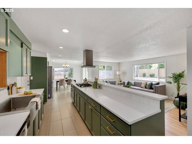 12450 Sw BELL Ct, Tigard, OR 97223