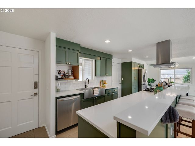 12450 Sw BELL Ct, Tigard, OR 97223