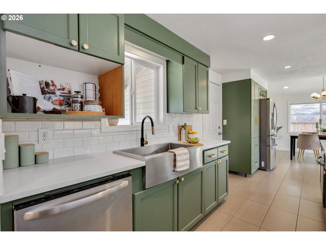 12450 Sw BELL Ct, Tigard, OR 97223