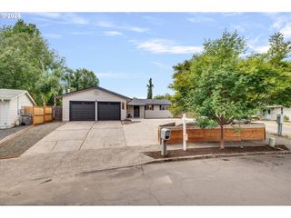 12450 Sw BELL Ct, Tigard, OR 97223