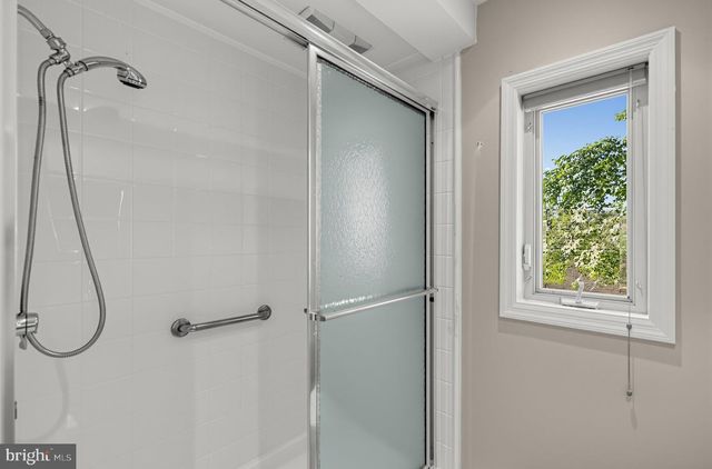 2155 KINGSWOOD LN, Broomall, PA 19008