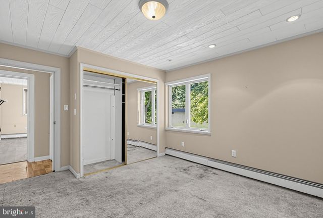 2155 KINGSWOOD LN, Broomall, PA 19008