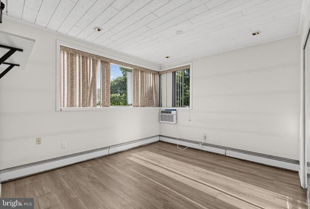 2155 KINGSWOOD LN, Broomall, PA 19008