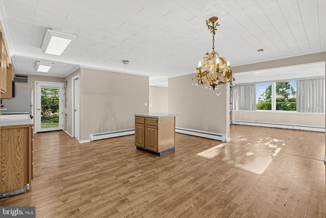 2155 KINGSWOOD LN, Broomall, PA 19008