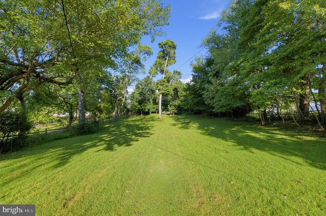 2155 KINGSWOOD LN, Broomall, PA 19008