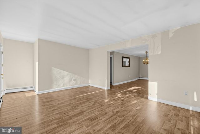 2155 KINGSWOOD LN, Broomall, PA 19008