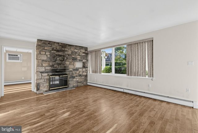 2155 KINGSWOOD LN, Broomall, PA 19008