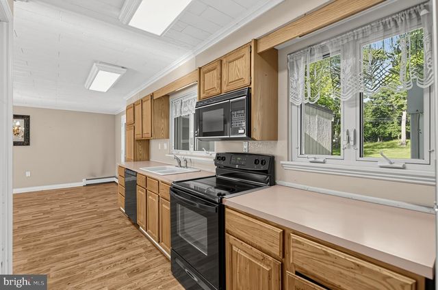 2155 KINGSWOOD LN, Broomall, PA 19008