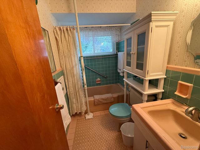 377 Wellington Crescent Boulevard, Mt Clemens, MI 48043