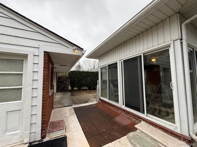 377 Wellington Crescent Boulevard, Mt Clemens, MI 48043