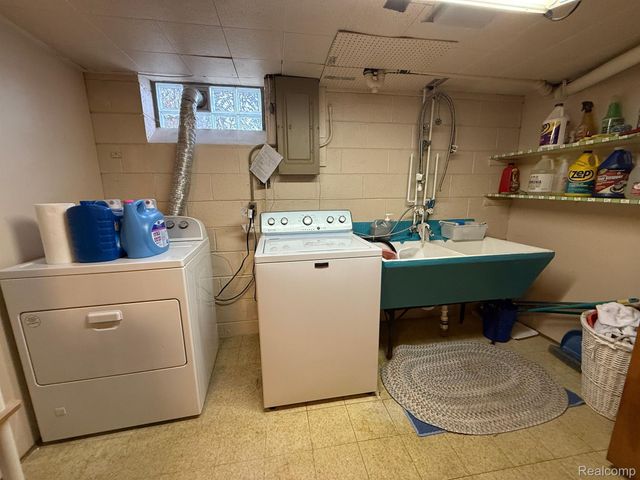 377 Wellington Crescent Boulevard, Mt Clemens, MI 48043