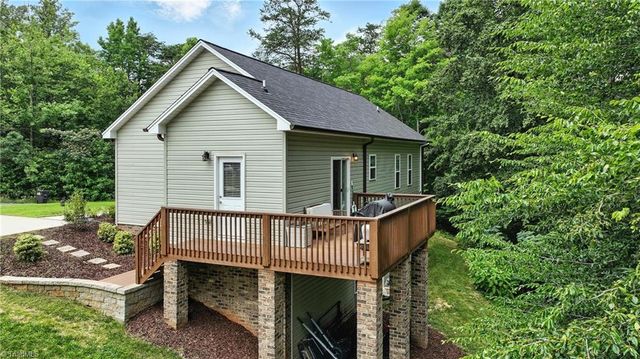 1206 Deerfield Drive, Reidsville, NC 27320