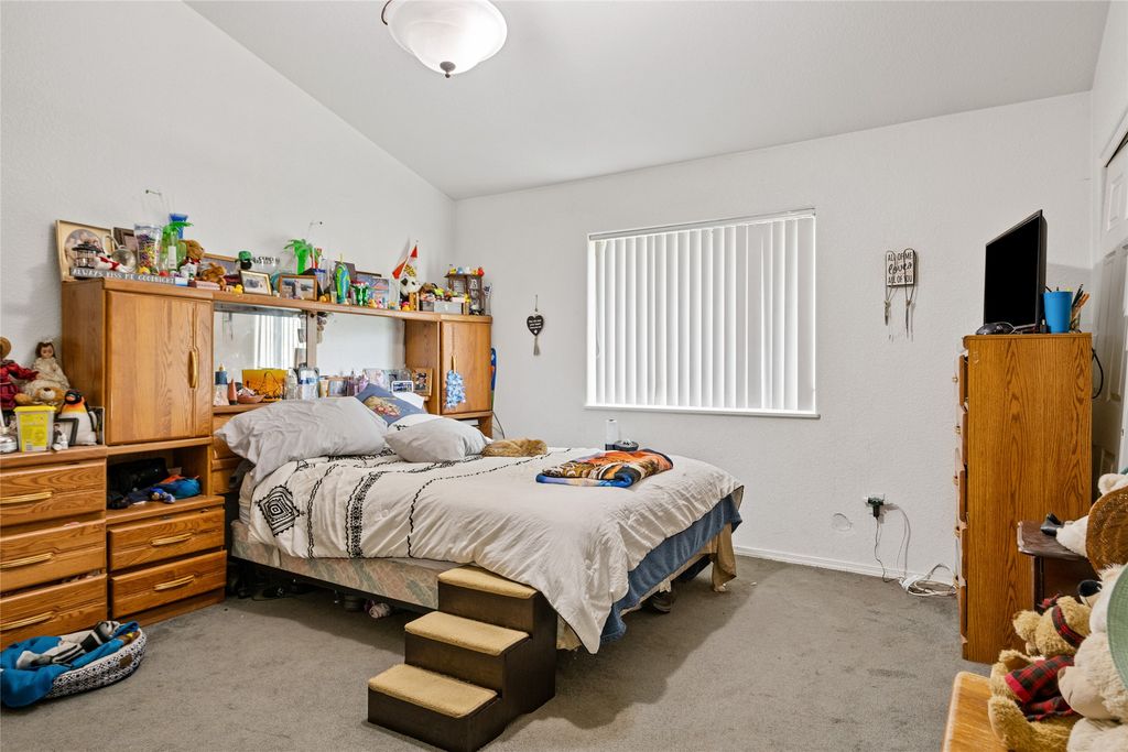 Image 11 of property listing at 2642 Sheffield Drive, Missoula, MT 59808