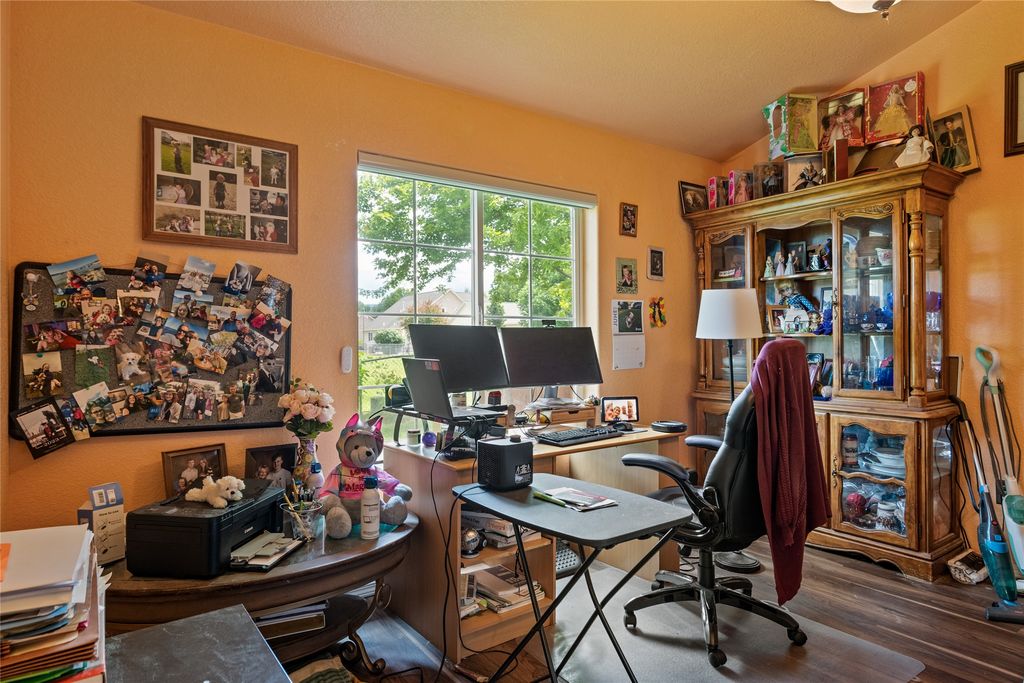 Image 9 of property listing at 2642 Sheffield Drive, Missoula, MT 59808